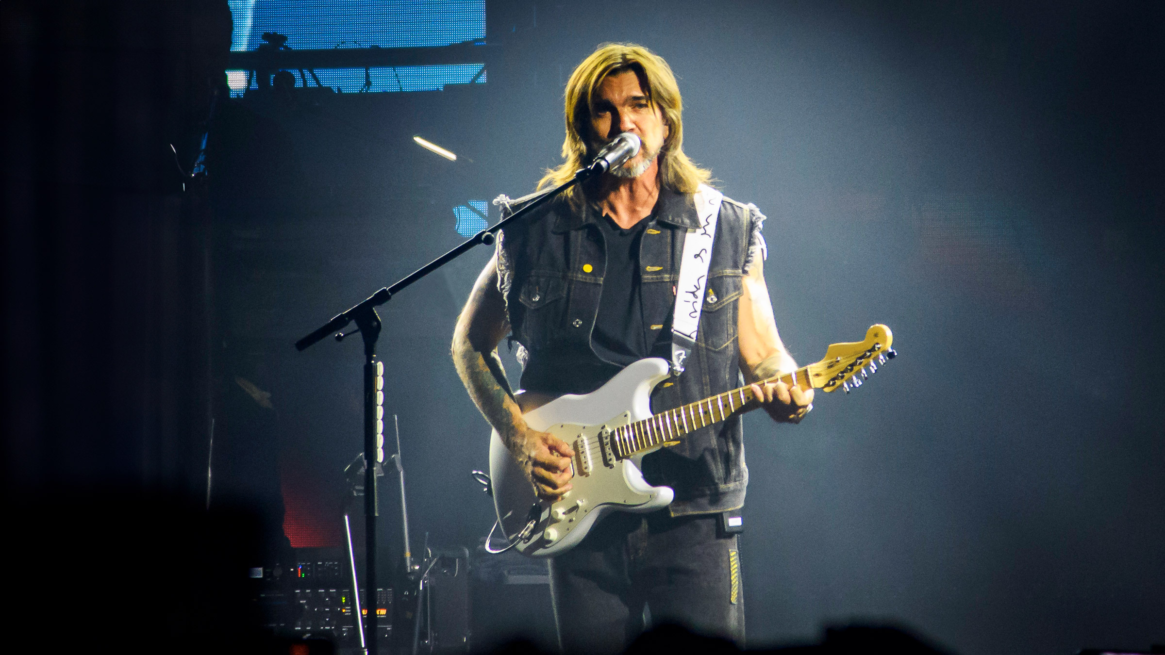 Juanes live